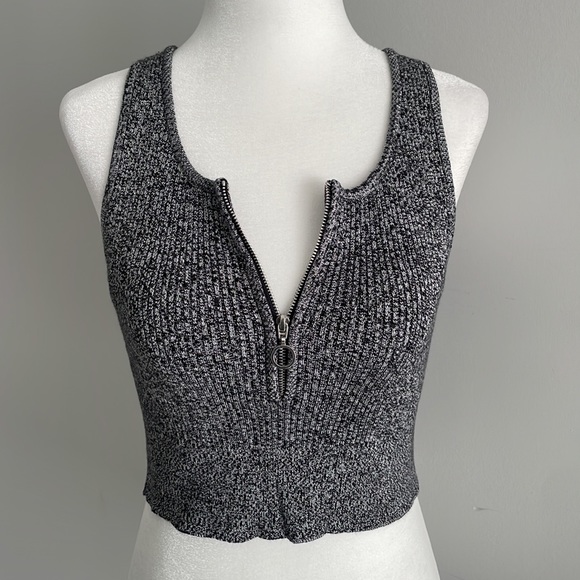 Dynamite Tops - Dynamite CropTop 🩶🧨